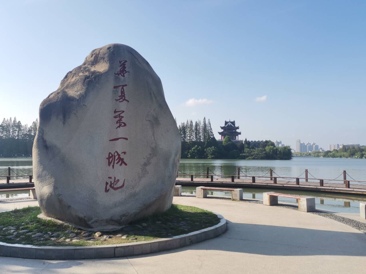 登临古城墙上.png