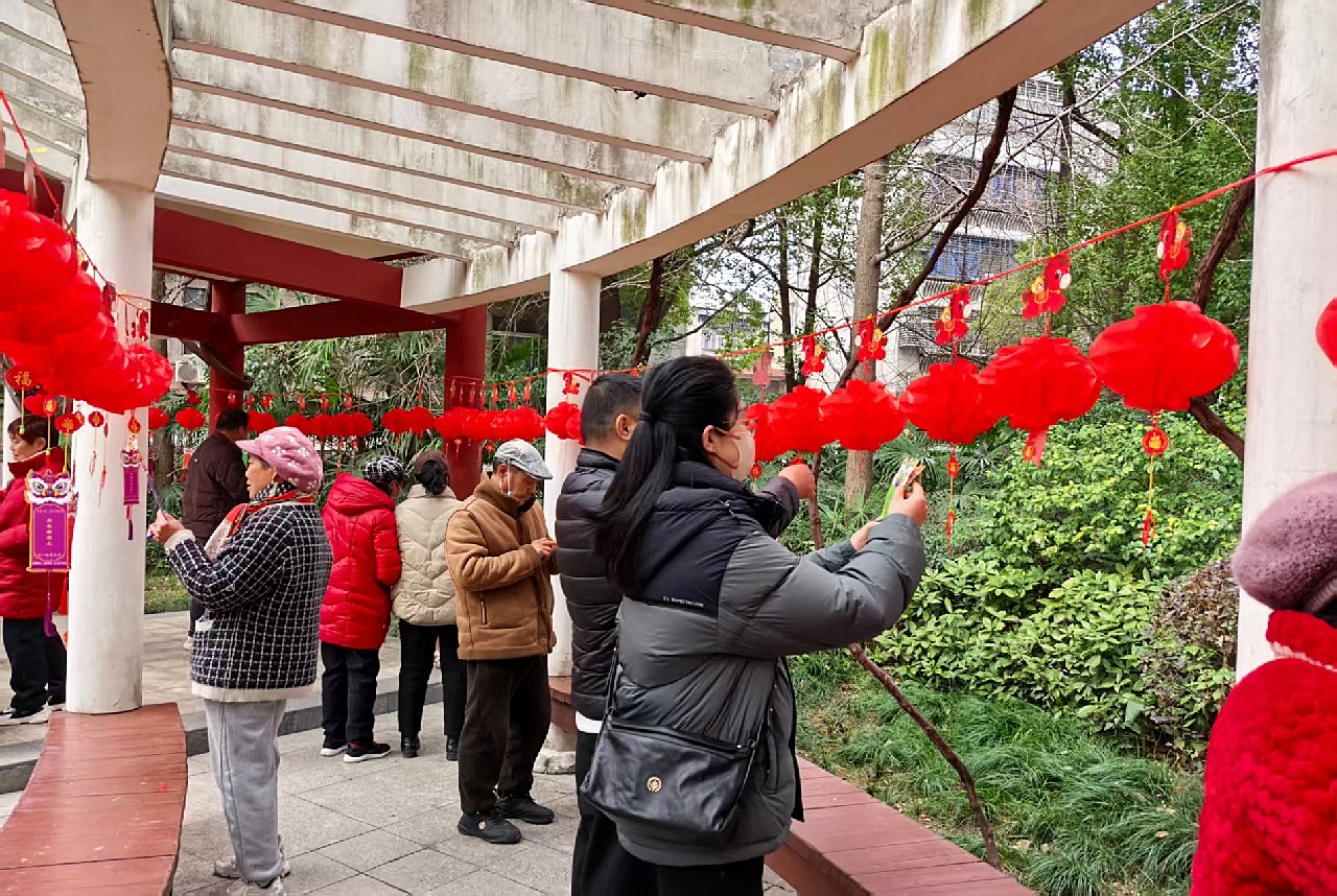 健步_副本.jpg