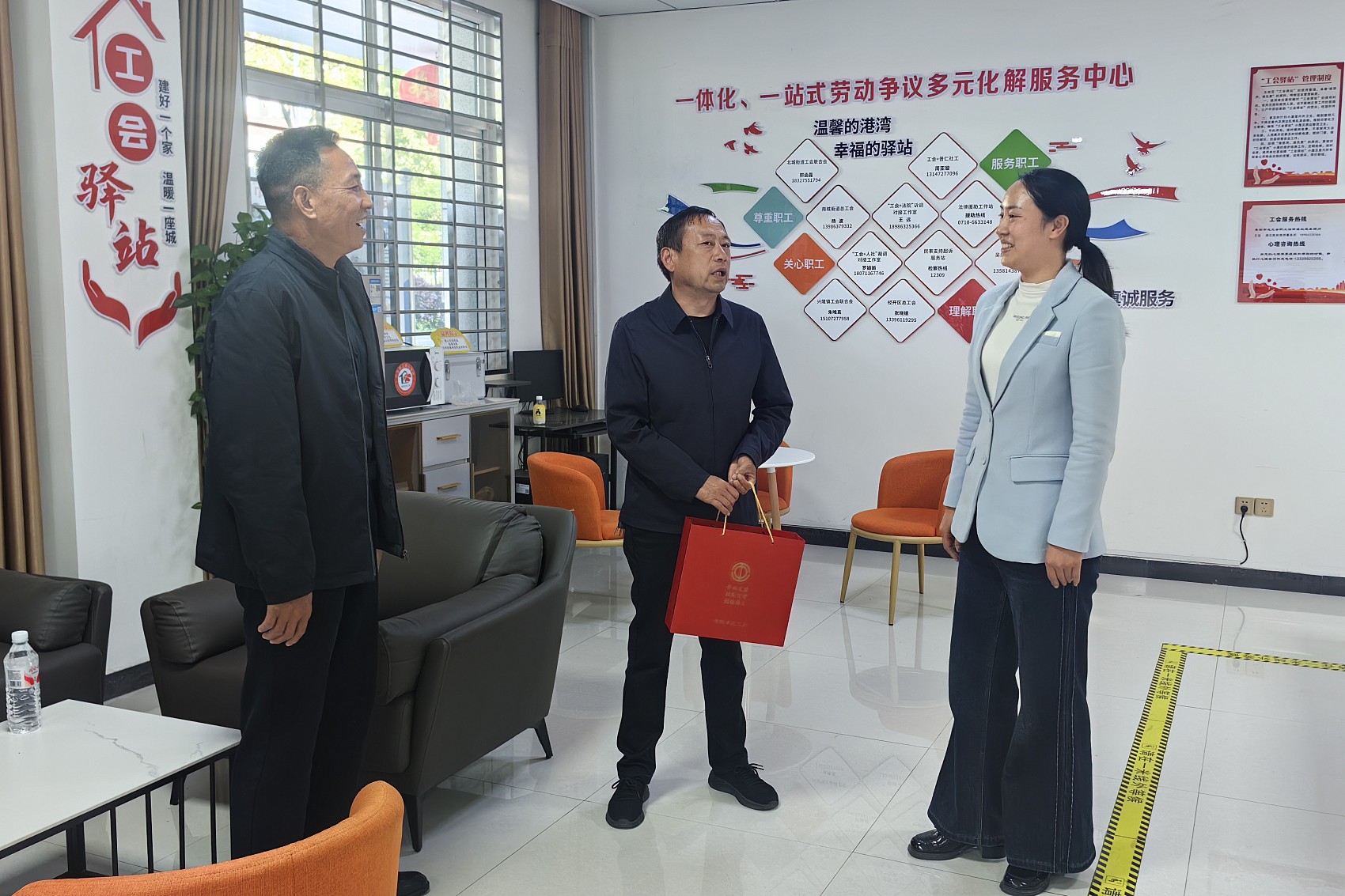 922b82382313b37a817d0de0f507e94e_副本.jpg