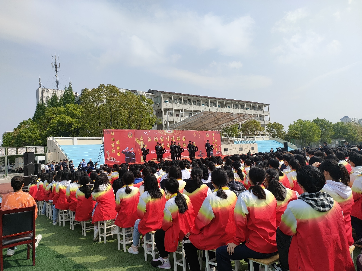 3220503DEA7602B520AA9A72B300F91A_副本.jpg