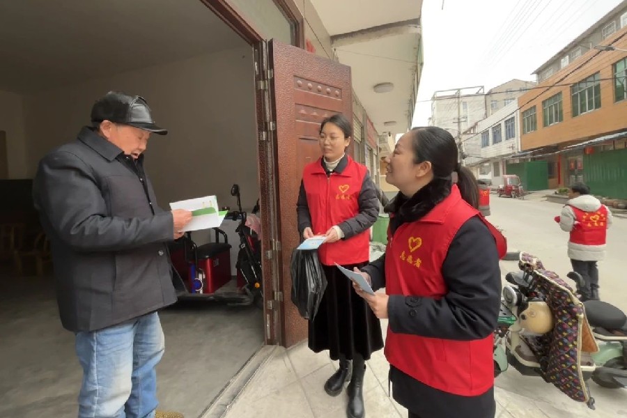 谷城县人民检察院工会开展学雷锋志愿服务活动2_副本.jpg