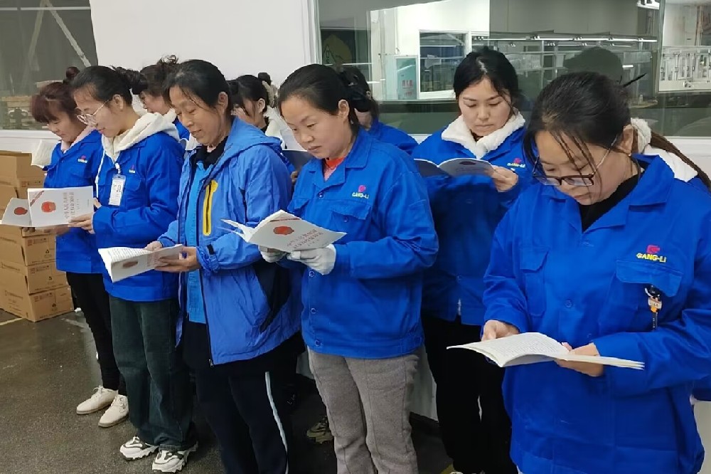 湖北港利制冷配件有限公司工会开展女职工普法宣传活动_副本.jpg