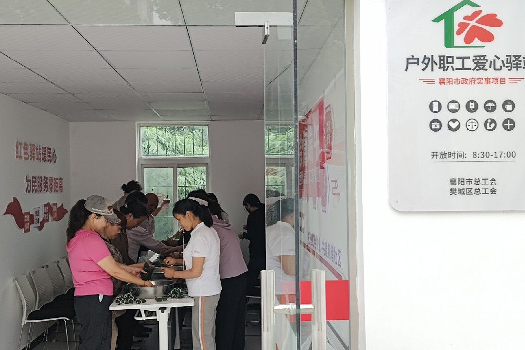 王寨安包粽子_副本.jpg