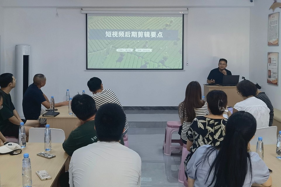 视频剪辑_副本.jpg