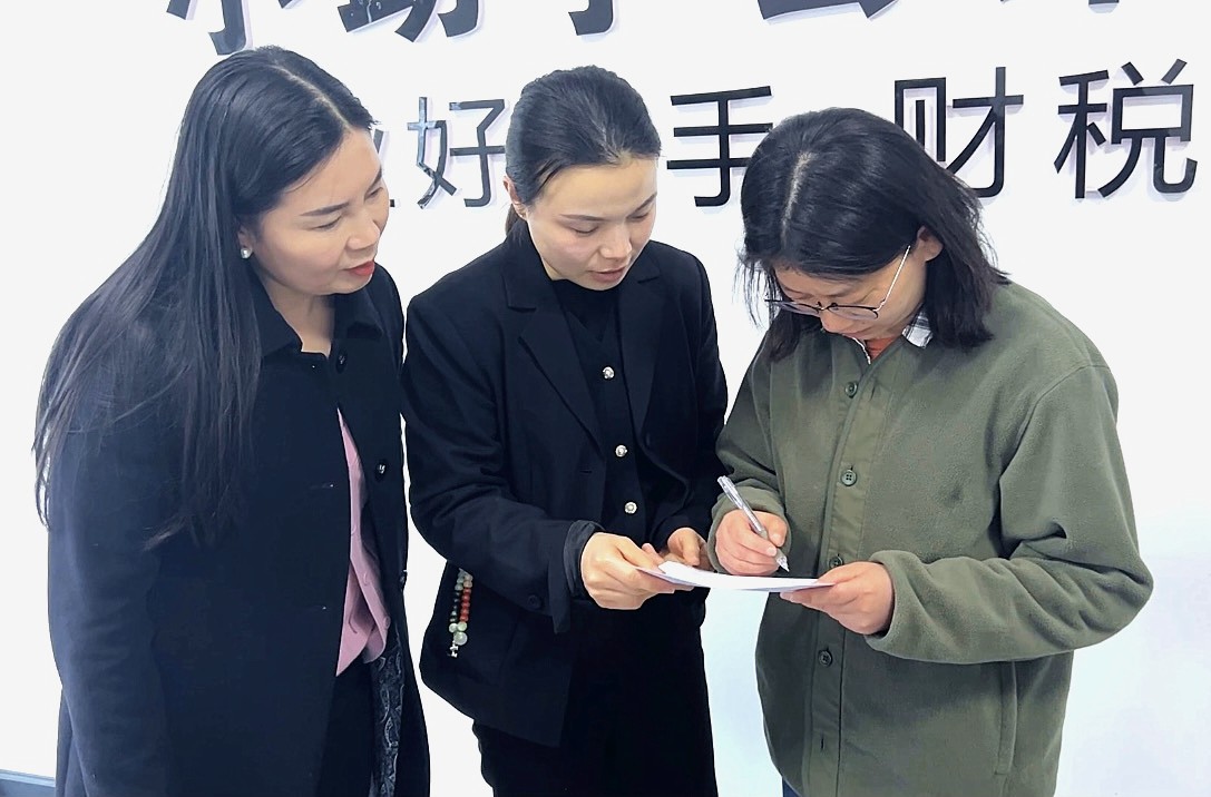 广纳职工心声 架设法律屏障 (2)_副本.jpg